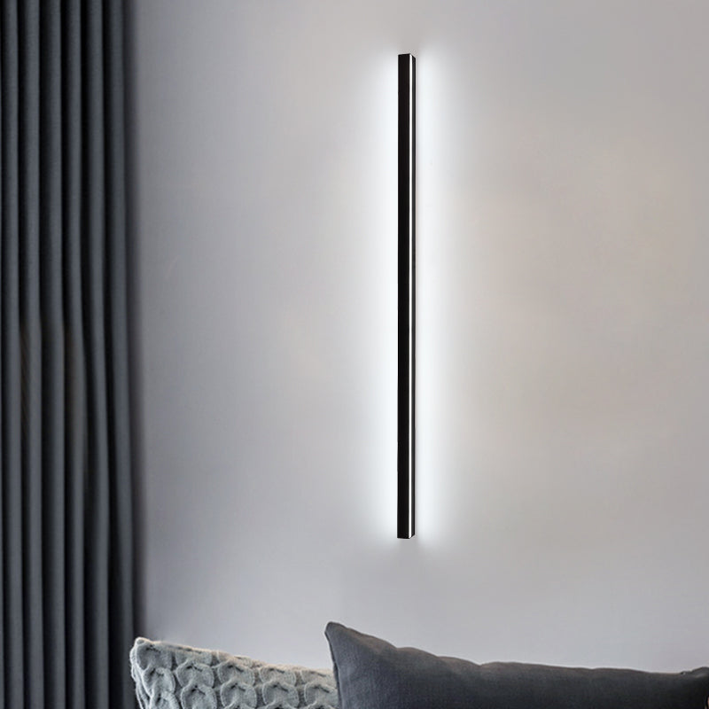 Linear minimalist and modern wall lamp